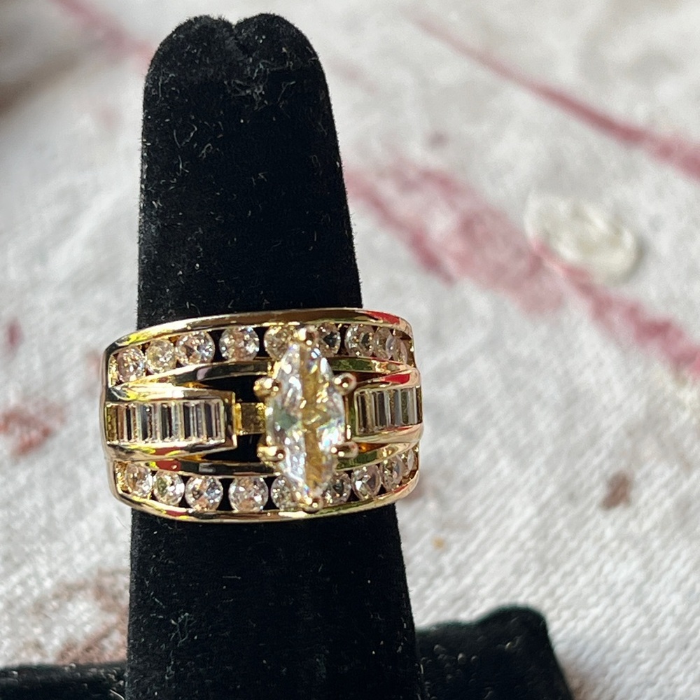 Fashion Jewelry Gold and Silver Art Deco Ring - Picture 3 of 13